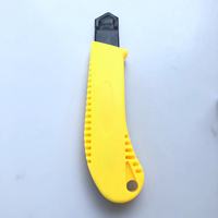 Couteau utilitaire rétractable jaune de 18 mm avec lame en métal et manche en plastique pour la découpe de papier de bureau