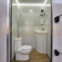Toilettes portables modernes pour immeubles de bureaux et appartements – Douches et sanitaires portables durables et écologiques pour extérieur (remorque)