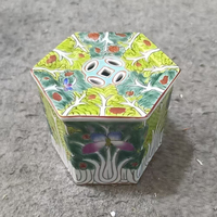 Mini pot hexagonal en céramique décorative Jingdezhen Art Déco, peint à la main, motif Bok Choy et papillon, avec couvercle