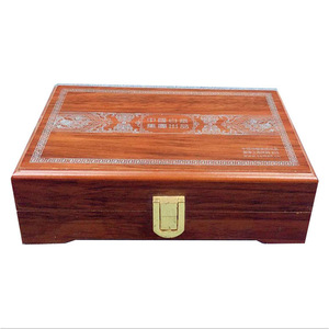 Caja de madera para medallas, rectangular, de 0,9 cm de grosor, con cerradura, caja de regalo para guardar monedas conmemorativas, origen Shenzhen - Product Image 4