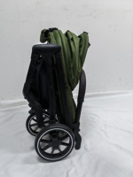 Poussette de voyage de luxe à une main pliable automatiquement pour chien et chat Poussette tout-en-un lavable et réglable pour grand chien