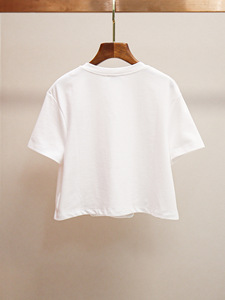 Camiseta Corta Casual con Abertura Lateral y Diamantes para Mujer, a la Moda - Product Image 3