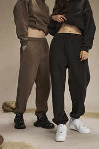 Pantalones de forro polar grueso de 400g personalizados para invierno, unisex, con cordón ajustable, estilo casual y moderno, pantalones deportivos para hombre. - Product Image 4