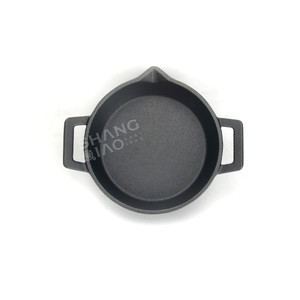 Sartén Redonda Pequeña de Hierro Fundido Precurada con Asas Dobles en Forma de Lazo - Product Image 4