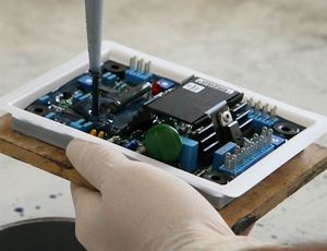 Compuesto de Silicona Negra de Alta Resistencia Dieléctrica de Dos Componentes 1:1 Boqaio para Sellado de Placas de Circuito - Product Image 4