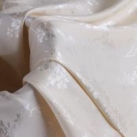 Tela Satén Jacquard Floral Teñida con Hilo, Blanca Mate, 50d, 100% Poliéster, Elástica, de Secado Rápido, Peso Medio, para Prendas y Bodas