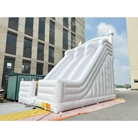 Château gonflable géant entièrement blanc personnalisé en usine avec grand toboggan et piscine pour adultes en PVC