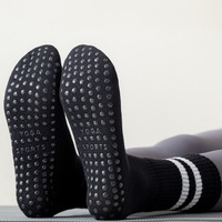 Chaussettes Pilates mi-mollet antidérapantes à rayures pour femmes, chaussettes de yoga et de fitness colorées, vente en gros d'usine, en stock