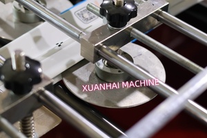 Machine multifonctionnelle de fabrication de sacs de pochettes à scellement central en T pour l'emballage des aliments, les stratifiés en plastique et le papier d'aluminium - Product Image 5