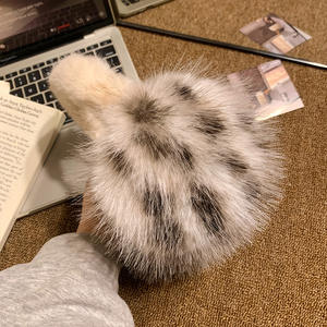 ที่ปิดหูผ้ากำมะหยี่ลายเสือดาว ที่ปิดหูผ้ากำมะหยี่น่ารักสำหรับฤดูหนาว ป้องกันความเย็นและให้ความอบอุ่น - Product Image 6