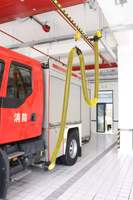 Système de rail coulissant d'extraction de fumée pour caserne de pompiers FS-20000XF, homologué CE ISO, avec capture de fumée à couplage magnétique automatique, garantie 1 an, OEM personnalisé