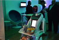 Robot de livraison de nourriture Amy, capacité de charge de 5 kg, plateau double couche, navigation LiDAR, interaction vocale, charge automatique, autonomie de 8 heures, pour restaurants