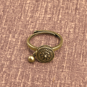 Anillo de latón estilo chino con campana de <span class=keywords><strong>loto</strong></span>, mantra de seis palabras, <span class=keywords><strong>Sutra</strong></span> <span class=keywords><strong>del</strong></span> Corazón retro, para calmar la mente, para mujeres y hombres, estilo étnico envejecido - Product Image 1
