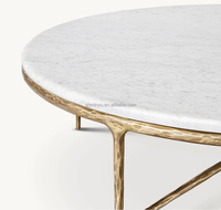 Table basse ronde en marbre au design moderne 2024 avec cadre métallique martelé à la main pour salon