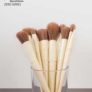 Set di 10 Pennelli da Trucco a Grado Zero <span class=keywords><strong>per</strong></span> Principianti - Pennelli Morbidi <span class=keywords><strong>per</strong></span> Ombretto, Cipria, Fondotinta e Illuminante - Product Image 4
