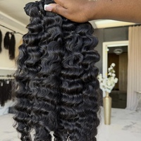 Meilleures ventes : Lots de cheveux bouclés birmans, fournisseur en gros, extensions de cheveux bruts à cuticules alignées, tissages bouclés indiens, noir naturel