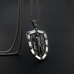 Collana con Ciondolo Geometrico Punk in Acciaio Inossidabile a Forma di Scudo di San Michele, Unisex, con Catena a Maglia, Regalo per Feste e Uso Quotidiano - Product Image 4