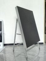 Affichage LED mobile personnalisé haute luminosité avec roues universelles, cadre en aluminium, panneau d'affichage lumineux autoportant