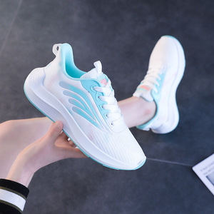 Zapatillas Blancas de Malla con Cordones y Logotipo Bordado, Detalles en Rosa y Azul, Puntera Transpirable, Entresuela de EVA, Suela de Goma, Estilo para Todas las Estaciones - Product Image 4