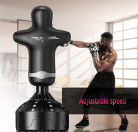Sac de frappe humanoïde en cuir PU sur piédestal avec ventilation verticale pour équipement de fitness de boxe