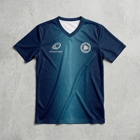 Nouvel ensemble uniforme de football 2026 bleu marine dégradé style technologique, kit complet avec maillot, short, chaussettes, survêtement, polo, casquette et sac à dos pour homme