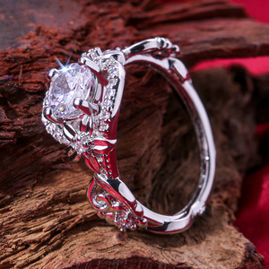 Elegante Anello da Donna con Fiore Traforato, Anello Floreale Semplice alla Moda, Accessorio per Mani da Indossare Quotidianamente - Product Image 4