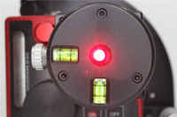 Transmetteur laser multifonctionnel 650 nm 5 mW pour mesures géométriques (rectitude, parallélisme, planité) et distance jusqu'à 50 m, avec batterie intégrée