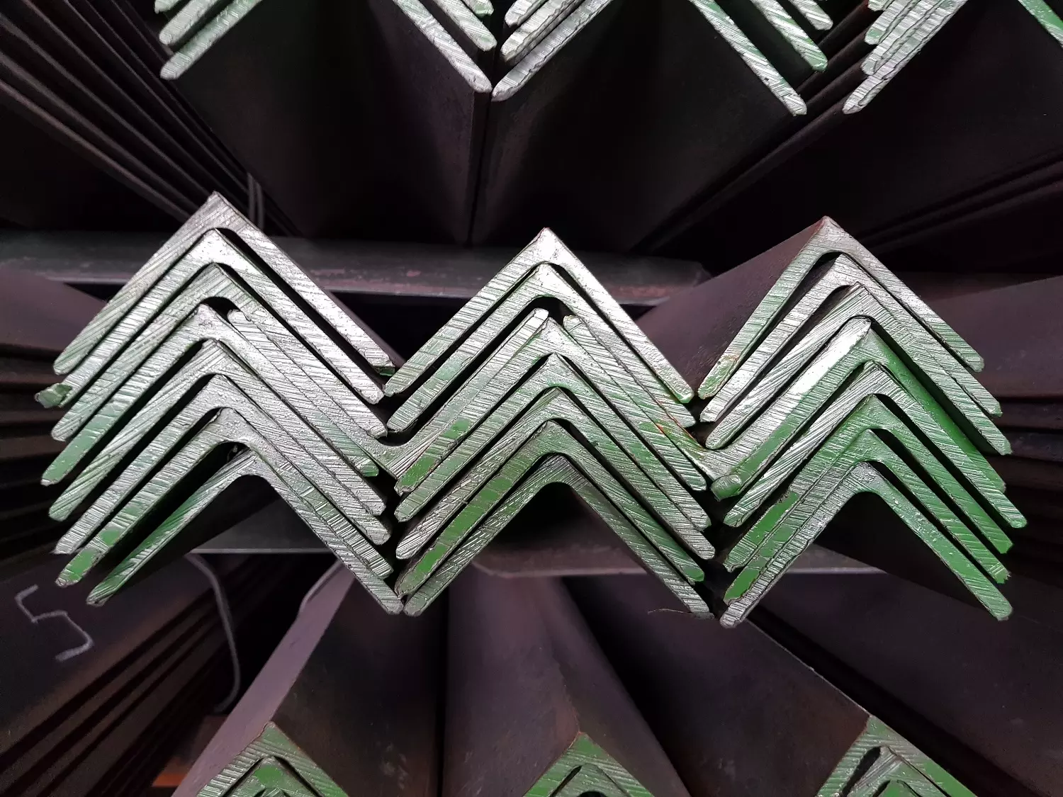 Hot Rolled Mild Carbon Galvanized Angle Steel ASTM EN S235JR S275JR S355JR A572 GR.50/GR.60/GR.70 A36 SS400 Carbon Steel