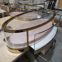 Vitrine de présentation de bijoux de comptoir OEM en verre rond avec cadre doré LED pour montres, bagues et colliers – Idéale pour les boutiques