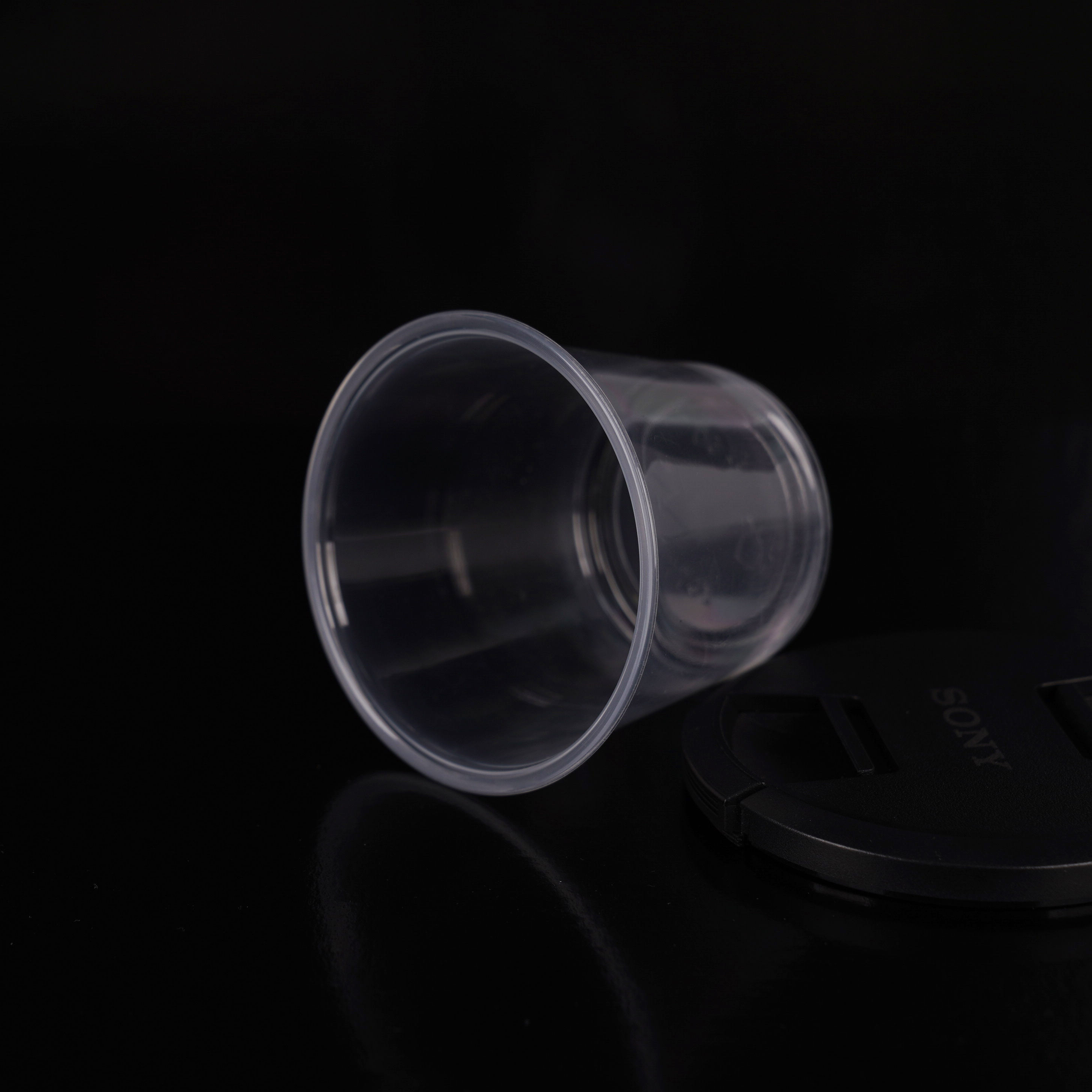 plastic sauce containers with lids