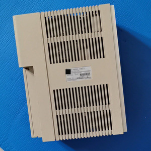 Servoaccionamiento AC R88D-HS22 para Automatización Industrial, Construcción de Aluminio y Plástico, Usado en Buen Estado - Product Image 2