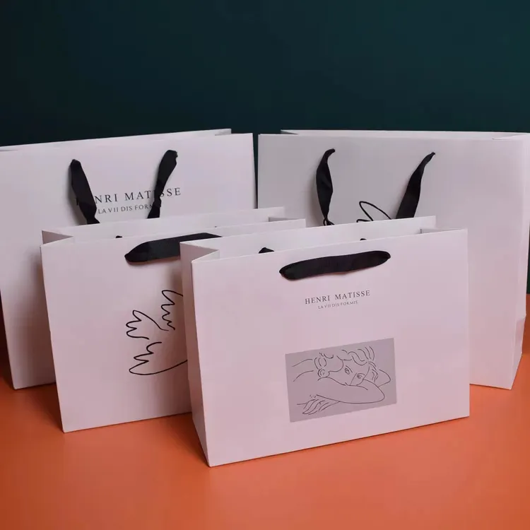 Fabricante dourado fornecedor preço baixo atacado preço preto personalizado papel vestuário sacos com logotipo