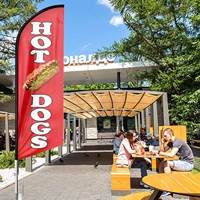 Personnalisé Polyester Bord de Route Jardin Volant Publicité Plage Drapeau Pôle Larme Hot Dog Alimentaire Vente Décoratif Plume Drapeau