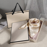 Boîte d'emballage personnalisée en carton pour écharpes, châles, pyjamas, vêtements de maison, boîte en papier kraft avec estampage à chaud UV, boîte cadeau