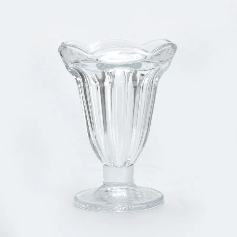 China Fabriek Glaswerk Hot Koop Fancy Stijl Glasdrinkbeker Stem Cup Ijs Cup