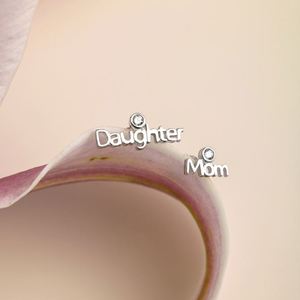 Bijoux Dylam Individuality, cadeaux pour la fête des mères, hypoallergéniques, argent S925 rhodié, boucles d'oreilles à lettres alphabet pour maman et fille - Product Image 3