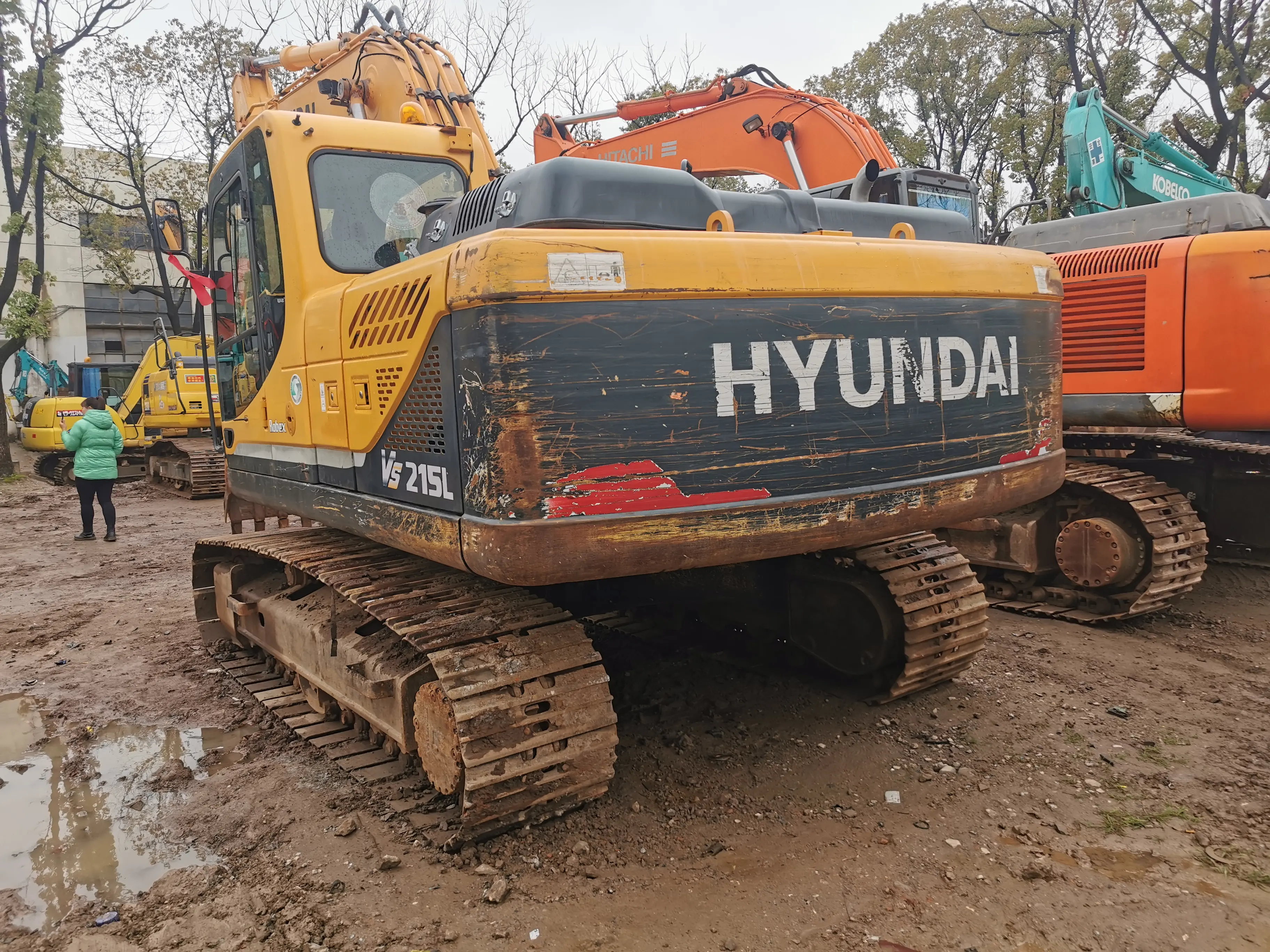 Wenige gebrauchte Arbeitszeiten HYUNDAI 215L gebraucht Korea-Marke Schwerlast-Hydraulikbagger 21T HYUNDAI