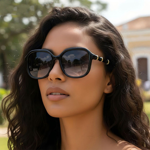 Nouvelles Lunettes de Soleil 2026 de Créateur, Monture Carrée Tendance pour Femme, Branches en Bambou Uniques et Colorées, Verres Dégradés, Idéales pour Toutes les Occasions - Product Image 3
