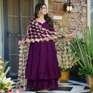 Robe longue noire élégante avec broderie chaîne, imprimé floral en dentelle, coupe trapèze, manches longues, col ras-du-cou, en organza tissé, pour soirée, pour femme - Product Image 4