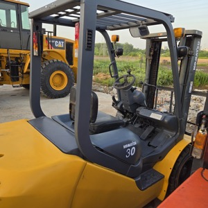 Used 3 Ton Diesel <b>Forklift</b> with 3000mm Lifting Height and Japan Original Engine for Warehouse and Logistics Operations - Product Image 4