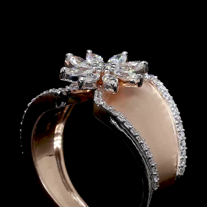 Bague florale en diamant Golden Bloom Marquise en or 14k - Product Image 4