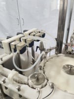 Machine de remplissage, de formage et de scellage entièrement automatique à 4 têtes pour flacons en verre de 1-2 ml, 5-10 ml et 20 ml, pour liquides aseptiques