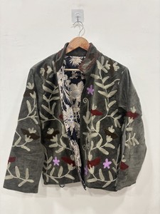 Chaqueta de Terciopelo con Bordado Suzani Indio, Abrigo Boho Suzani, Prenda Exterior Étnica de Lujo, Chaqueta Unisex de Primavera para un Estilo Boho Vintage - Product Image 2