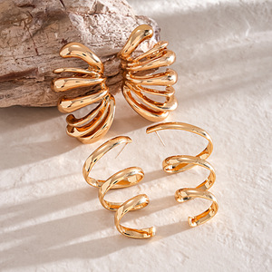 Vintage Gold Curved Claw <b>Stud</b> <b>Earrings</b> Irregular <b>Stud</b> <b>Earrings</b> for Women Summer Holiday Party Jewelry Gift - Product Image 3