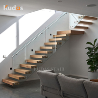 Escalier flottant en L moderne avec marches en bois massif, garde-corps en verre trempé et main courante en acier inoxydable – Escalier cantilever intérieur