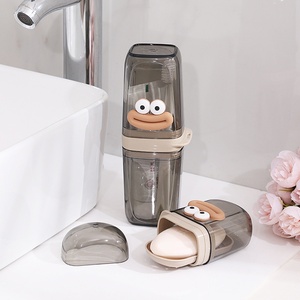 Lot de Gros : Trousse de Toilette Portable en Plastique Écologique avec Gobelet Mignon à Motif Dessin Animé, Étui à Savon et Porte-Accessoires pour Voyage, Idéale pour Dentifrice et Articles de Toilette - Product Image 1