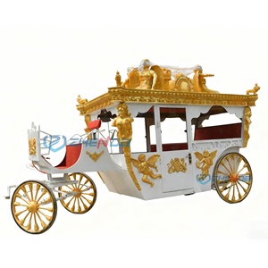 Escultura Ornamentada en Oro Blanco de Carruaje Real con Caballos para Fotografía de Bodas, Desfiles y Eventos - Product Image 1