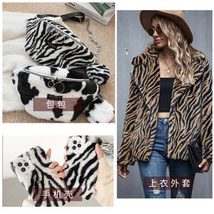 针织锦缎面料 100% 涤纶 抽象几何图案 10m 库存 耐磨 用于服装 包袋 玩具 长毛绒 - Product Image 4