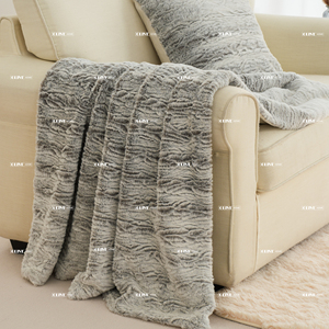 Tela de Piel Sintética de Lujo OEM, Tela de Piel de Zorro Teñida en Puntos, Pelo Largo para Textiles, Mantas, Abrigos, Ropa de Cama Cálida y Gruesa de Minky para Invierno - Product Image 4