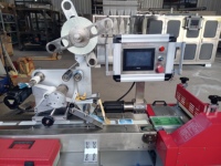Prix usine plein servomoteur bébé lingette humide en plastique couvercle applicateur Machine boîte couvercle applicateur Machine